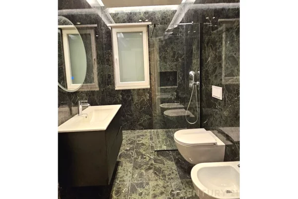 Penthouse (panoramic top floor) for sale in Tirana 3+1, In Part