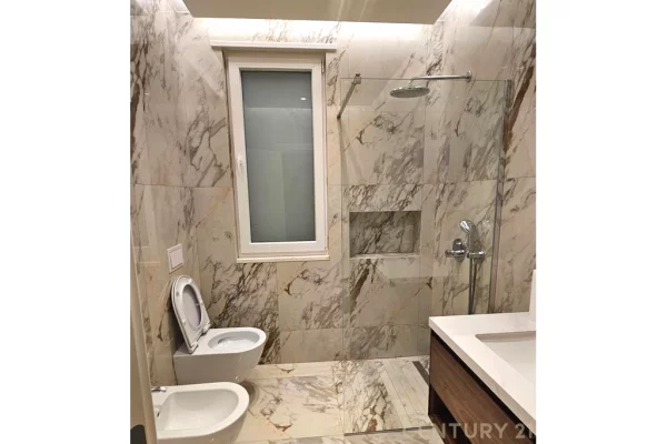 Penthouse (panoramic top floor) for sale in Tirana 3+1, In Part