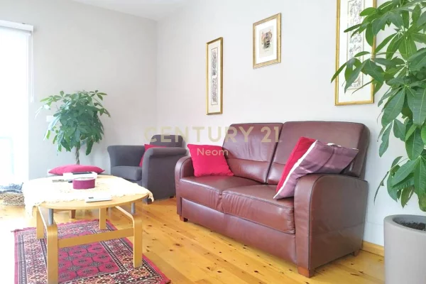 Attico(ultimo piano panoramico) in affitto a Tirana 3+1, Arredato