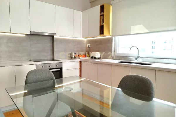 Attico(ultimo piano panoramico) in affitto a Tirana 3+1, Arredato