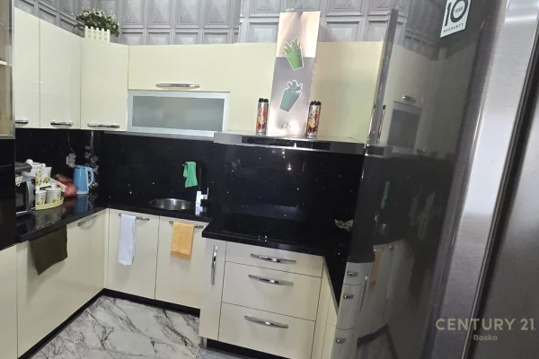 Appartamento in vendita a Tirana 2+1, Arredato