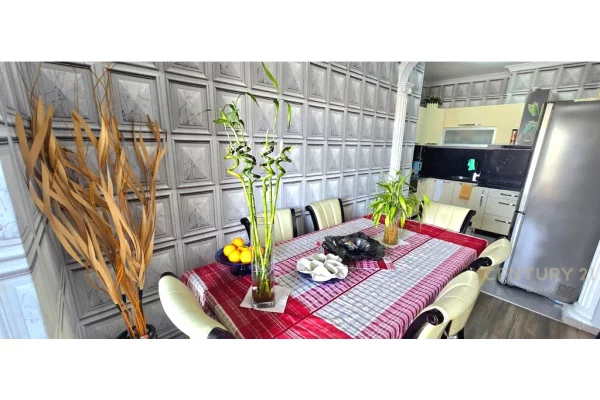 Appartamento in vendita a Tirana 2+1, Arredato