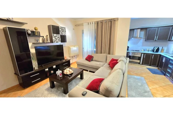 Shitet Apartament 2+1+2 me dy ballkone ne Rrugen JORDAN MISJA Tiranë