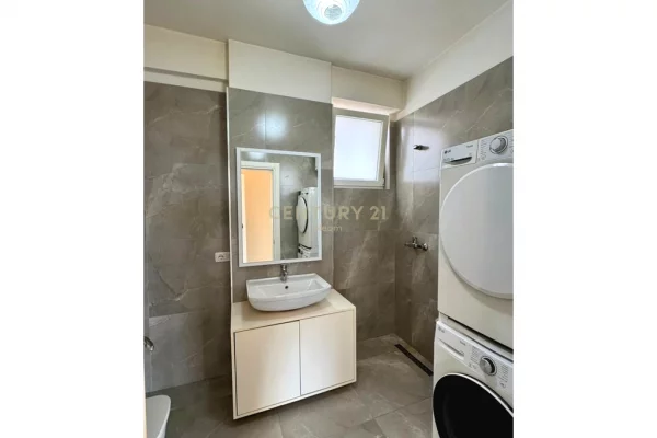 Appartamento in vendita a Tirana 2+1, Arredato