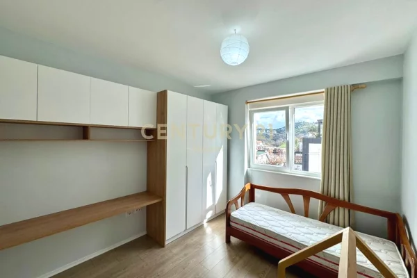 Appartamento in vendita a Tirana 2+1, Arredato