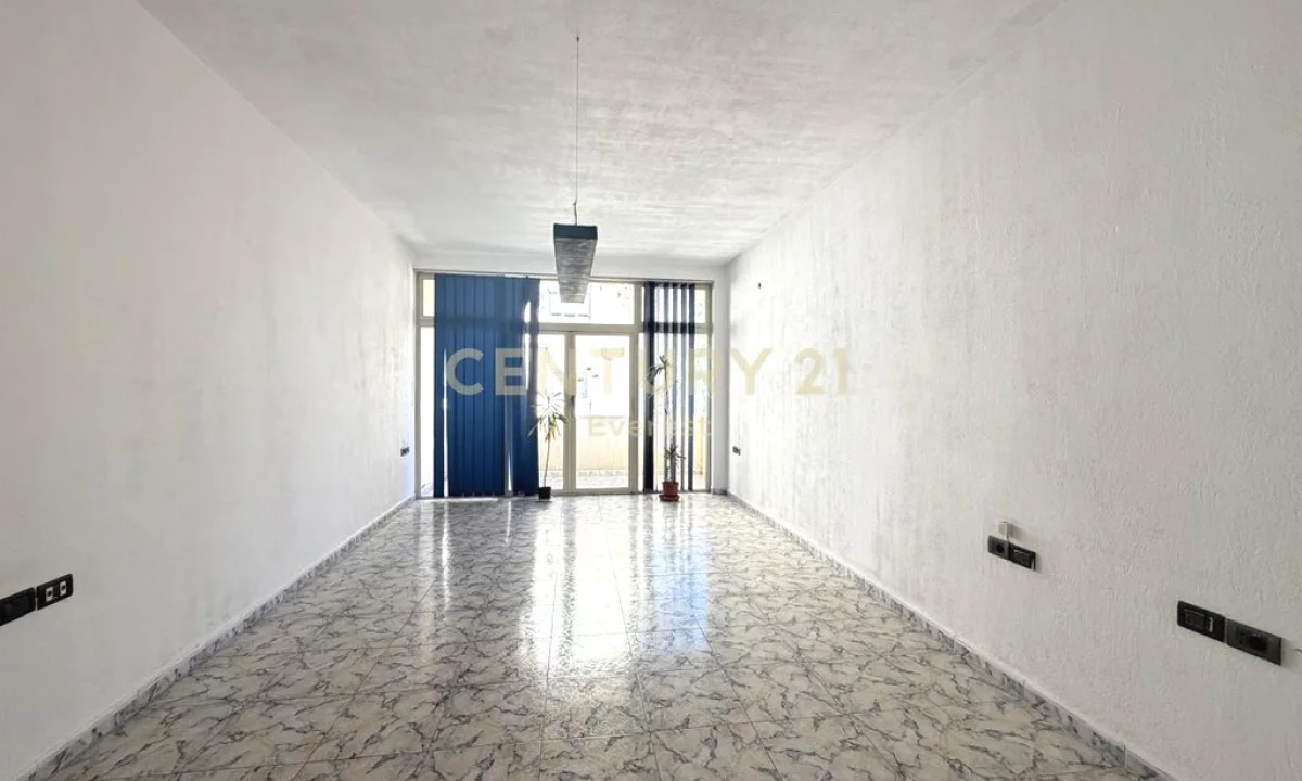 ISH BLLOKU, ZYRE PER QIRA (4+2 TUALETE + 2 BALLKONE)