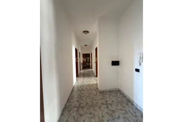 ISH BLLOKU, ZYRE PER QIRA (4+2 TUALETE + 2 BALLKONE)