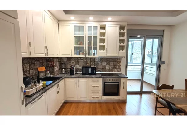 Appartamento in affitto a Tirana 2+1, Arredato