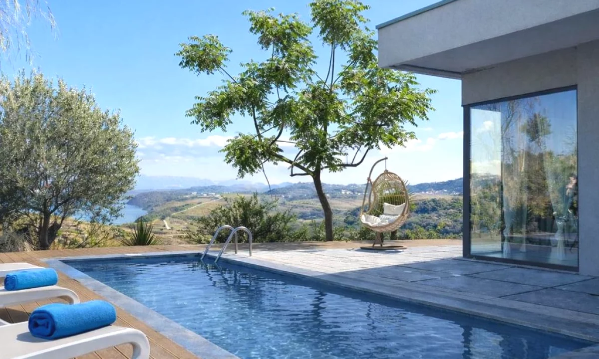 Shtepi ne shitje Vila Luksoze ne Durres, 3+1, Mobilimi E mobiluar, Pagesa 550,000  Euro.