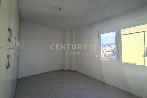 Shtepi me qera Apartament ne Tirane, 2+1, Mobilimi E mobiluar, Pagesa 500  Euro.