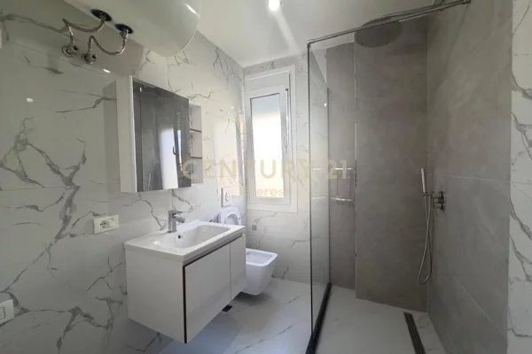 Shtepi me qera Apartament ne Tirane, 2+1, Mobilimi E mobiluar, Pagesa 500  Euro.