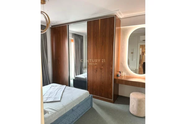 Shtepi me qera Apartament ne Tirane, 3+1, Mobilimi E mobiluar, Pagesa 1,500  Euro.