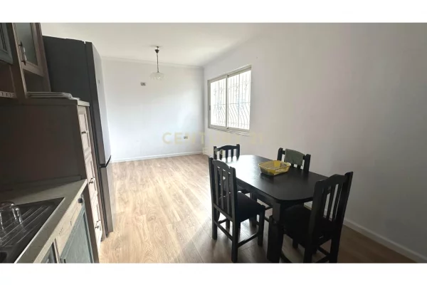 Shtepi me qera Apartament ne Tirane, 2+1, Mobilimi E mobiluar, Pagesa 75,000  Leke.