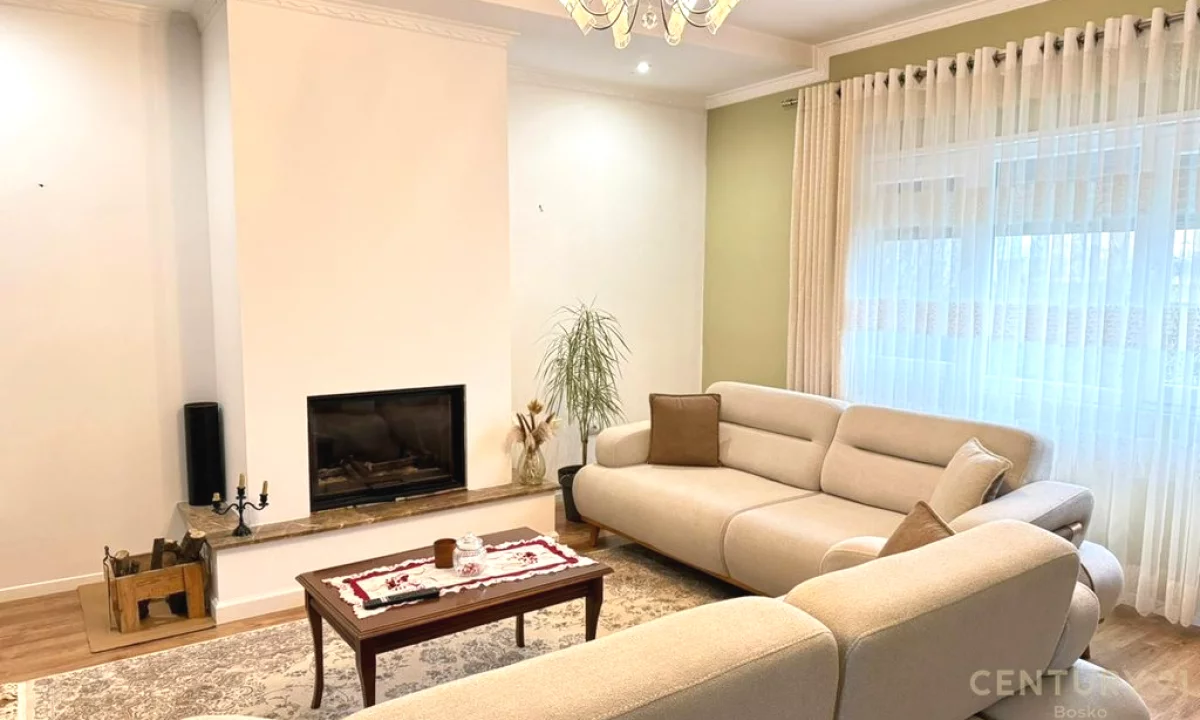 Shtepi me qera Vila Luksoze ne Tirane, 3+1, Mobilimi E mobiluar, Pagesa 2,300  Euro.