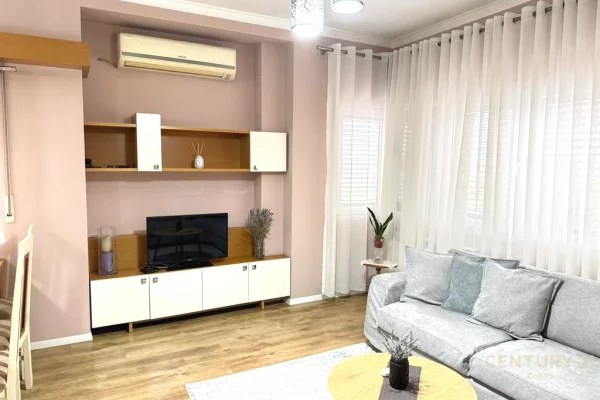 Shtepi me qera Vila Luksoze ne Tirane, 3+1, Mobilimi E mobiluar, Pagesa 2,300  Euro.