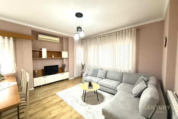 Shtepi me qera Vila Luksoze ne Tirane, 3+1, Mobilimi E mobiluar, Pagesa 2,300  Euro.