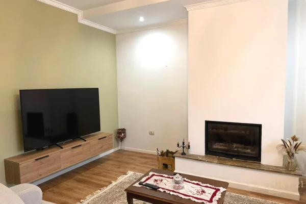 Shtepi me qera Vila Luksoze ne Tirane, 3+1, Mobilimi E mobiluar, Pagesa 2,300  Euro.