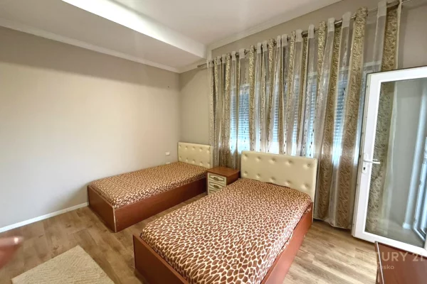 Shtepi me qera Vila Luksoze ne Tirane, 3+1, Mobilimi E mobiluar, Pagesa 2,300  Euro.