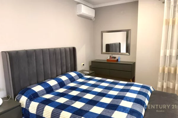 Shtepi me qera Vila Luksoze ne Tirane, 3+1, Mobilimi E mobiluar, Pagesa 2,300  Euro.