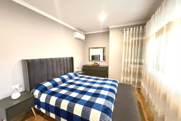 Shtepi me qera Vila Luksoze ne Tirane, 3+1, Mobilimi E mobiluar, Pagesa 2,300  Euro.