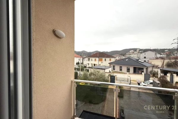 Shtepi me qera Vila Luksoze ne Tirane, 3+1, Mobilimi E mobiluar, Pagesa 2,300  Euro.