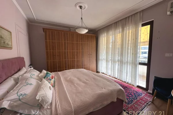 Shtepi me qera Apartament ne Tirane, 2+1, Mobilimi E mobiluar, Pagesa 1,500  Euro.