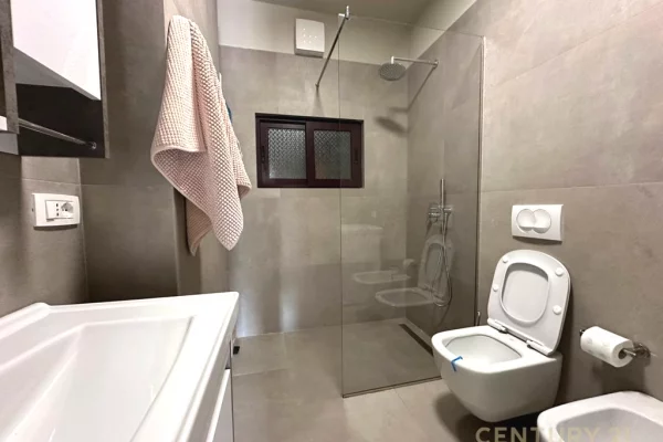 Shtepi me qera Apartament ne Tirane, 2+1, Mobilimi E mobiluar, Pagesa 1,500  Euro.