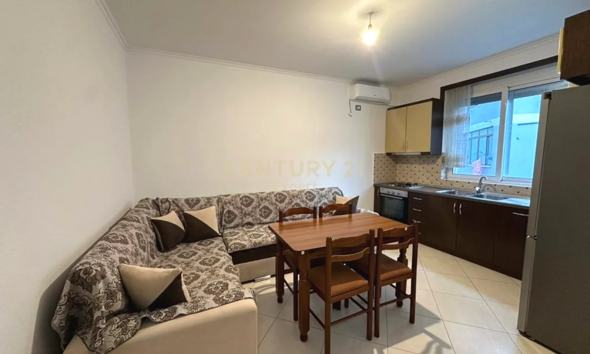Shtepi me qera Apartament ne Tirane, 2+1, Mobilimi E mobiluar, Pagesa 600  Euro.