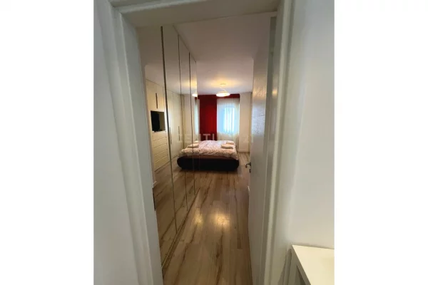 Shtepi me qera Apartament ne Tirane, 2+1, Mobilimi E mobiluar, Pagesa 1,000  Euro.