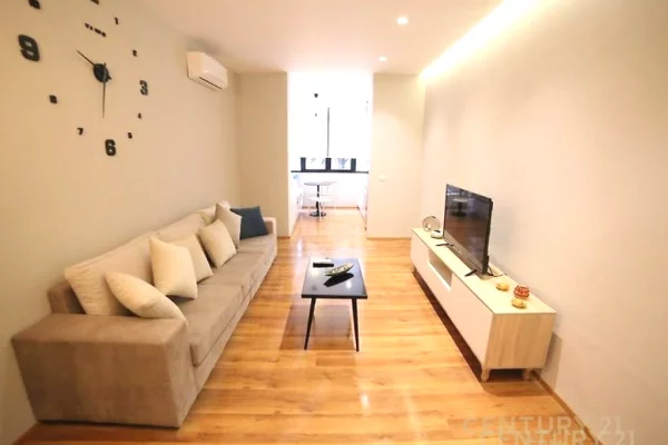 Shtepi me qera 2+1 ne Tirane - 1,000 Euro