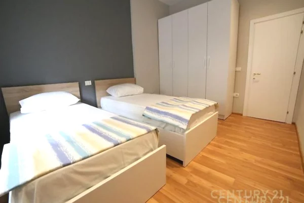 Shtepi me qera Apartament ne Tirane, 2+1, Mobilimi E mobiluar, Pagesa 1,000  Euro.