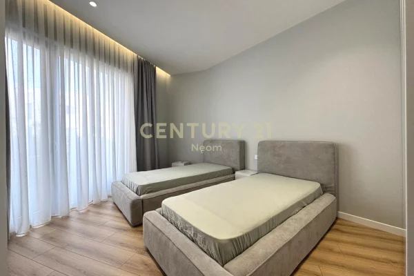 Shtepi me qera Apartament ne Tirane, 2+1, Mobilimi E mobiluar, Pagesa 1,800  Euro.