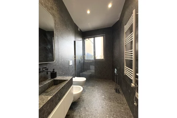 Shtepi me qera Apartament ne Tirane, 2+1, Mobilimi E mobiluar, Pagesa 1,800  Euro.