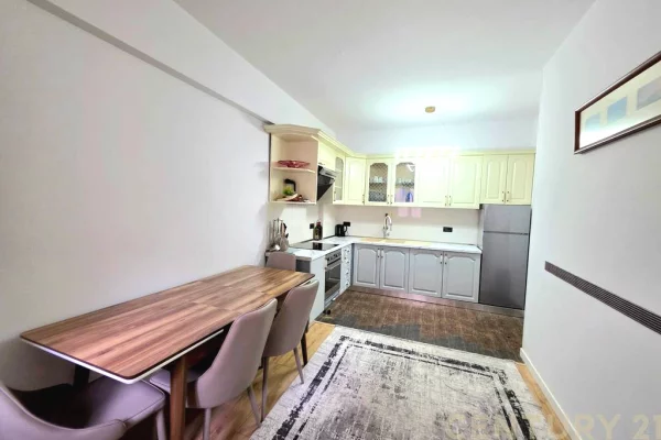 Shtepi me qera Apartament ne Tirane, 2+1, Mobilimi E mobiluar, Pagesa 800  Euro.