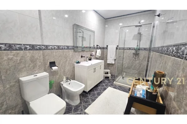 Shtepi me qera Apartament ne Tirane, 2+1, Mobilimi E mobiluar, Pagesa 750  Euro.