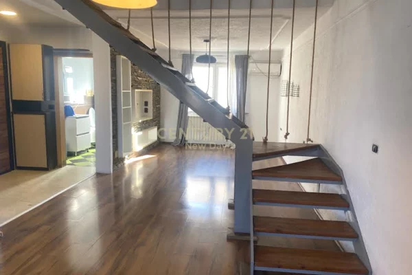 Shtepi me qera Duplex(shtepi me 2 kate) ne Tirane, 2+1, Mobilimi E mobiluar, Pagesa 650  Euro.