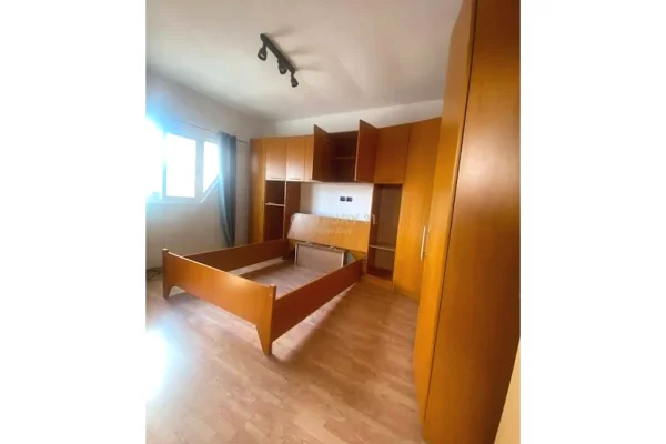 Shtepi me qera Duplex(shtepi me 2 kate) ne Tirane, 2+1, Mobilimi E mobiluar, Pagesa 650  Euro.