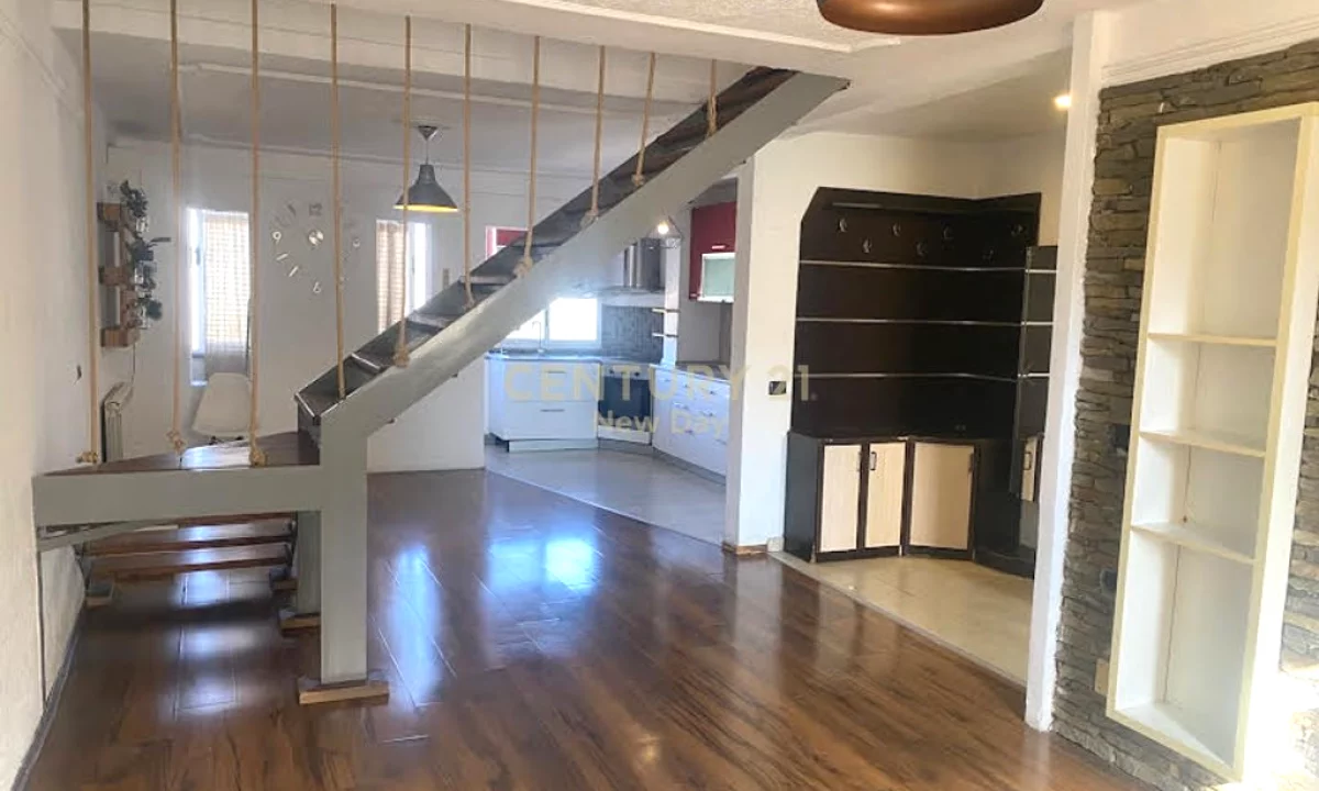 Shtepi me qera Duplex(shtepi me 2 kate) ne Tirane, 2+1, Mobilimi E mobiluar, Pagesa 650  Euro.