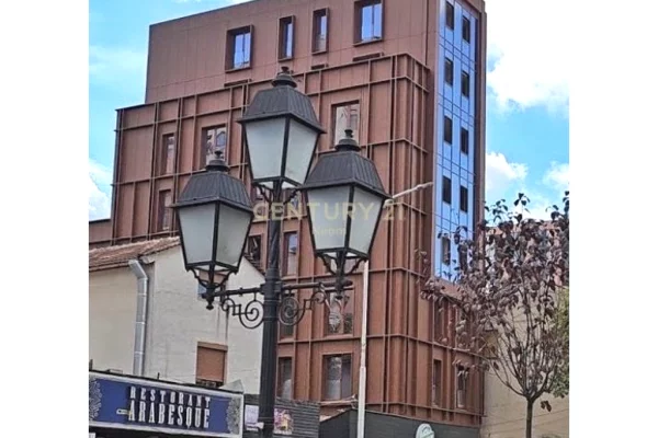 Shitet Ambient Komercial – Rruga e Kavajes