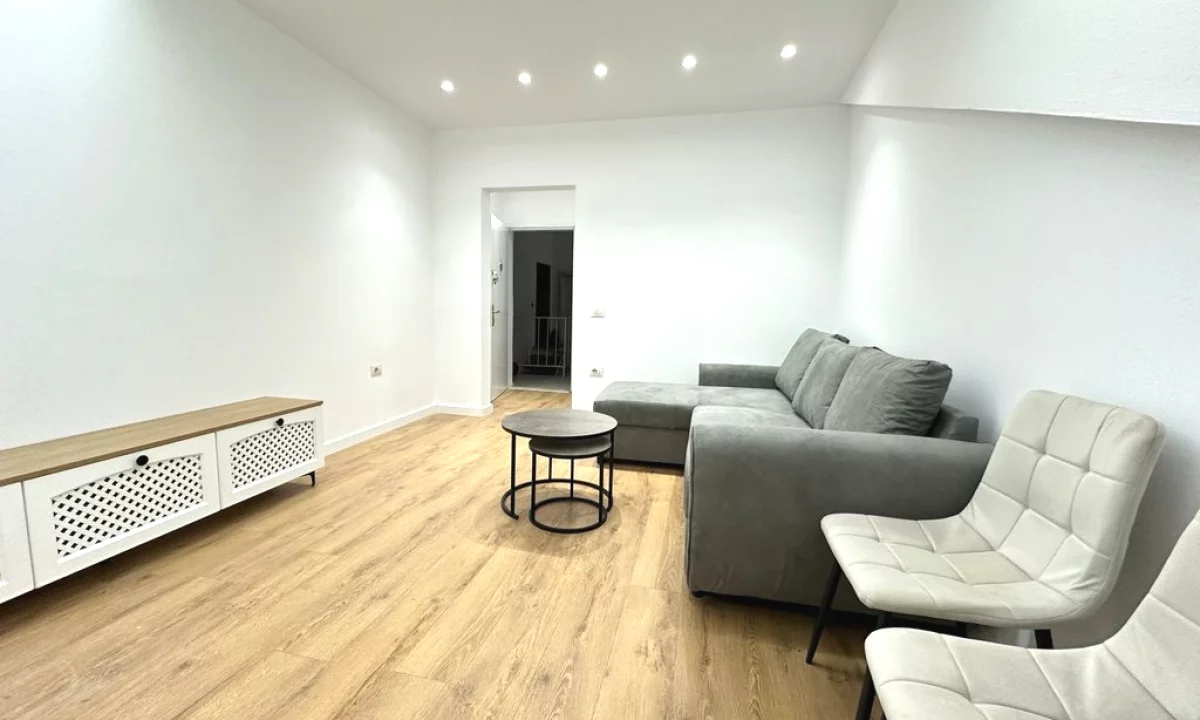 Shtepi me qera Apartament ne Tirane, 1+1, Mobilimi E mobiluar, Pagesa 700  Euro.