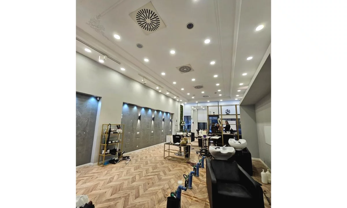 Jepet me qira ambient komercial prane Art Tribuna!