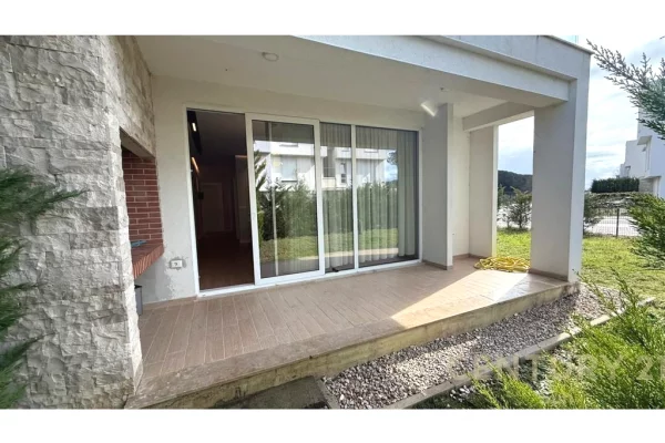 Shtepi me qera Apartament ne Durres, 2+1, Mobilimi E mobiluar, Pagesa 900  Euro.