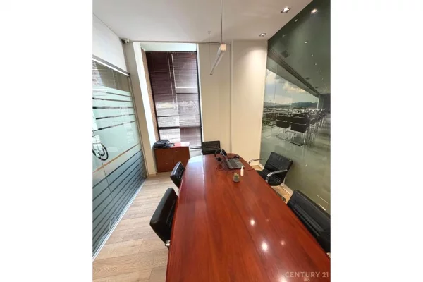 Ambient biznesi me qera 3+1 ne Tirane - 1,400 Euro