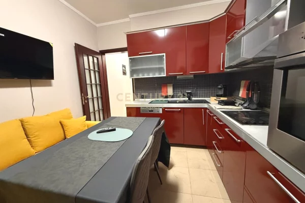 Appartamento in vendita a Tirana 2+1, Arredato