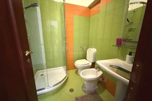 Appartamento in vendita a Tirana 2+1, Arredato