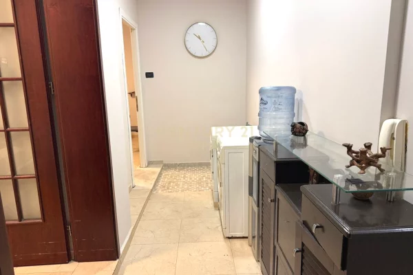 Appartamento in vendita a Tirana 2+1, Arredato