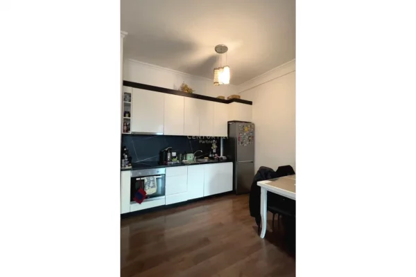 Appartamento in vendita a Tirana 2+1, Arredato