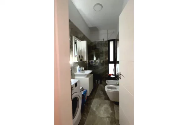 Appartamento in vendita a Tirana 2+1, Arredato