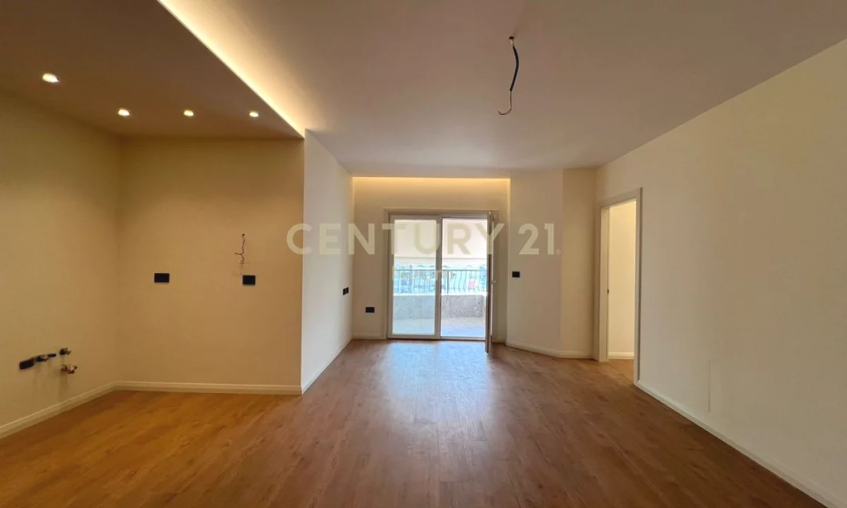 Shtepi ne shitje Apartament ne Tirane, 2+1, Mobilimi Bosh, pa mobiluar, Pagesa 148,500  Euro.