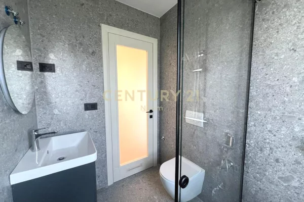 Shtepi ne shitje Apartament ne Tirane, 2+1, Mobilimi Bosh, pa mobiluar, Pagesa 148,500  Euro.